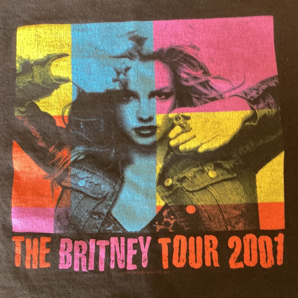 VINTAGE BRITNEY SPEARS 2001 “The Britney Tour 2001” t-shirt.